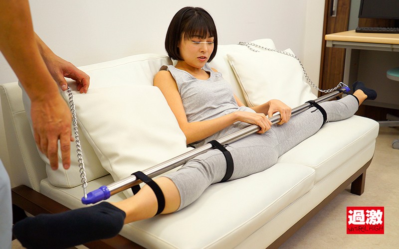 「【素人】軟体美女が180度開脚拘束で潮吹き絶頂！クリ責め辱めプレイで何度もイキまくる【フェチ】」のサンプル画像16枚目