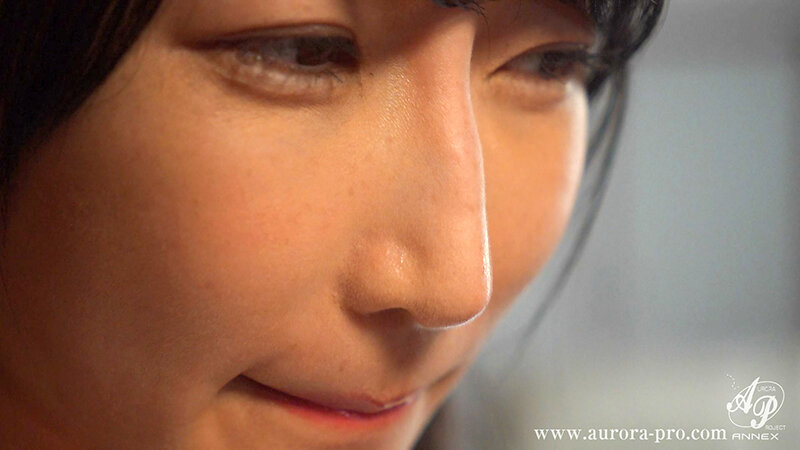 「雪代美鳳が魅せる人妻の露出願望 中出し・顔射・3Pで乱れる熟女の本能解放」のサンプル画像3枚目