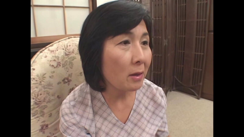 「辻村晴子が魅せる母と息子の禁断愛|騎乗位で中出しを求める熟女お母さんの願望」のサンプル画像2枚目