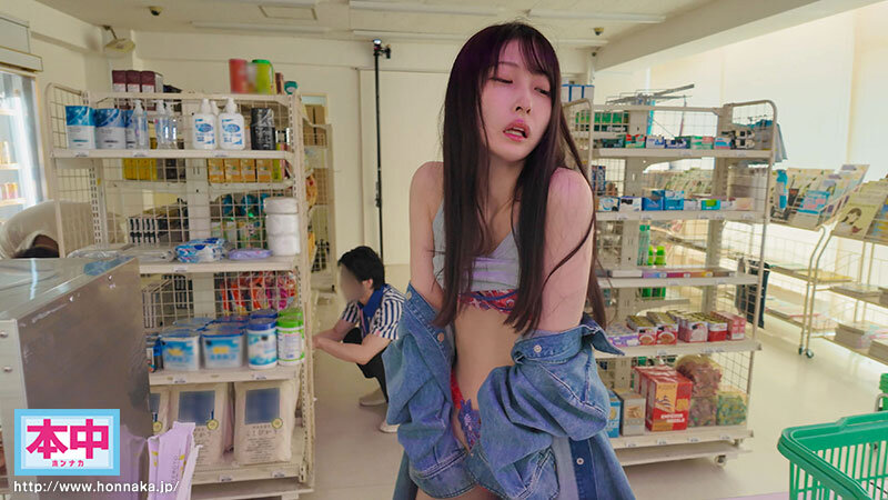 「天然美月・花守夏歩・水瀬りた出演|スレンダー美女と時間停止フェラ&乱交中出しプレイ」のサンプル画像3枚目