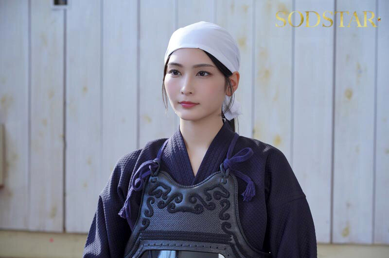 「本庄鈴が3P・4Pで顔射される剣道師範作品|凛とした美女の甘い眼差しに興奮」のサンプル画像3枚目