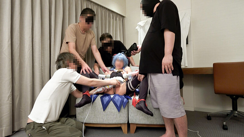 「【グラビアアイドル】巨乳コスプレ美女の6P乱交中出しSEX!デビュー前の秘蔵映像2本立てSP」のサンプル画像4枚目