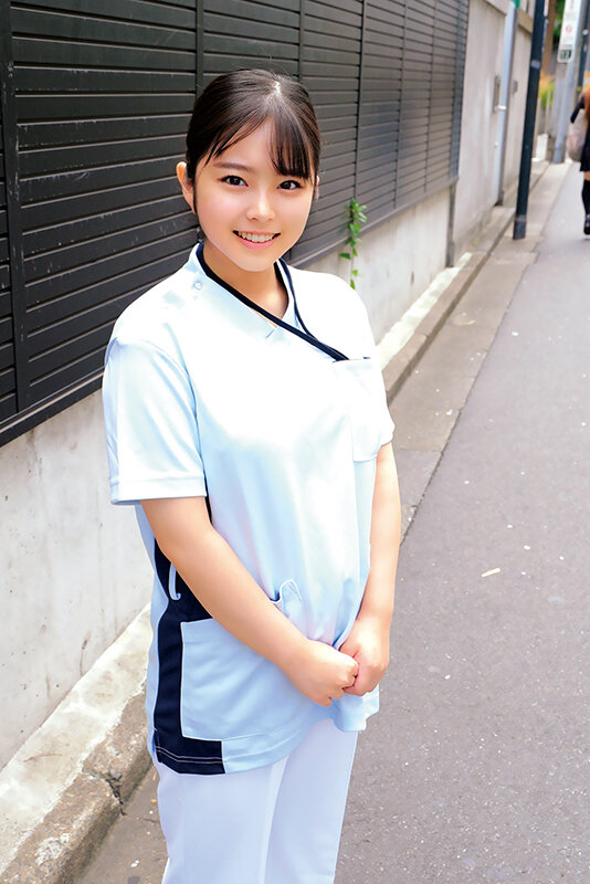 「美少女ナースが童貞を優しく筆おろし！巨乳スレンダー看護師の手コキ騎乗位で中出し」のサンプル画像2枚目