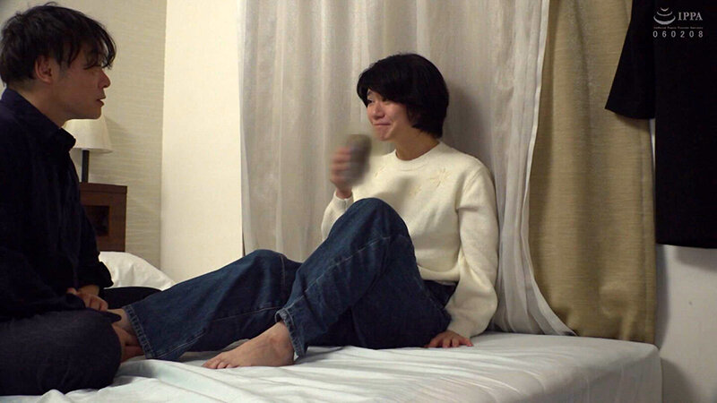 「城咲京花 中出しナンパ作品|スレンダー人妻が全身性感帯で乱れイキ|パイパン熟女の本気セックス」のサムネイル
