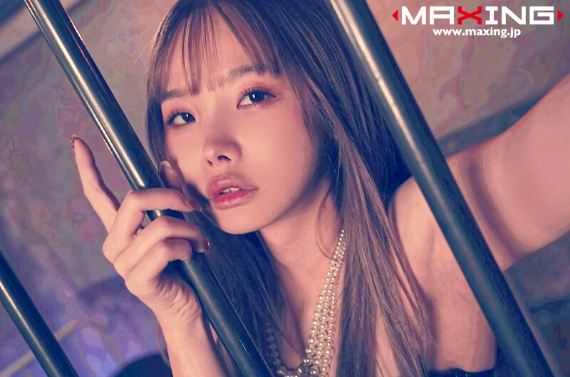 「松本いちかがボンテージ姿で痴女プレイ!スレンダー微乳美女のフェラ&中出し濃厚セックス」のサムネイル