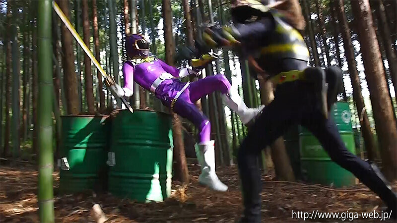 「加賀美さら・藤井レイラが女戦士に！竜神戦隊リュウジンバイオレットで絶体絶命のピンチシーン」のサンプル画像11枚目