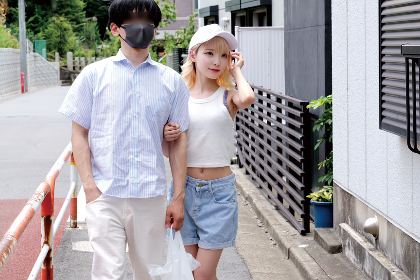 「【素人】熱愛スクープ流出！週刊誌に撮られた一般女性のプライベート映像が話題」のサンプル画像1枚目