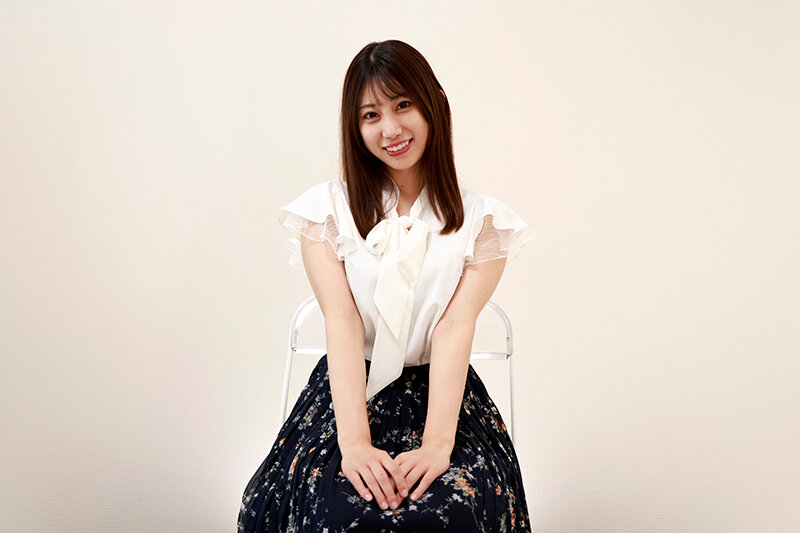 「素人OL春乃るるが魅せる濃厚キス・接吻と顔射プレイ！おっとり塾講師の本気イキ姿」のサンプル画像1枚目