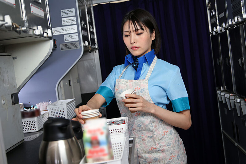 「美人キャビンアテンダントの痴女責め!S字尻振り騎乗位で中出しさせられる濃厚フライト」のサンプル画像12枚目