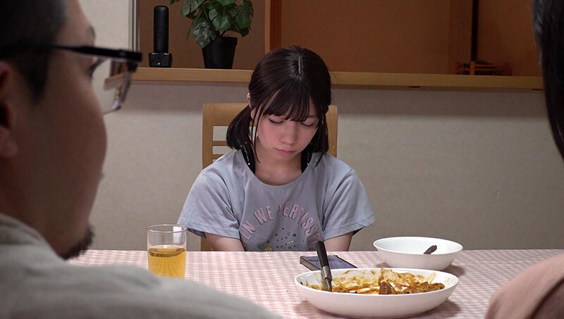 「日向由奈 パイパン美少女が隠れんぼで捕まる!小柄ミニ系の微乳ロリ娘が大人に見つかり…」のサンプル画像2枚目