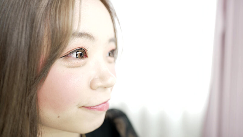 「【菊池はる】美人お姉さんを街角ナンパ!素人感あふれるリアルな出会いから始まる展開」のサンプル画像1枚目