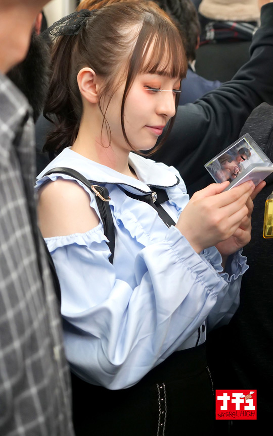 「【地雷系女子】推し活美少女が痴漢プレイで羞恥中出し!アヘ顔イキまくり悶絶動画」のサムネイル