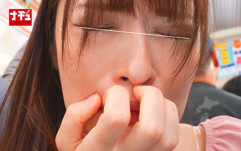 「スレンダー美少女が電マと指マンで羞恥の潮吹き絶頂！恥じらいながら感じまくる姿がエロい」のサンプル画像5枚目