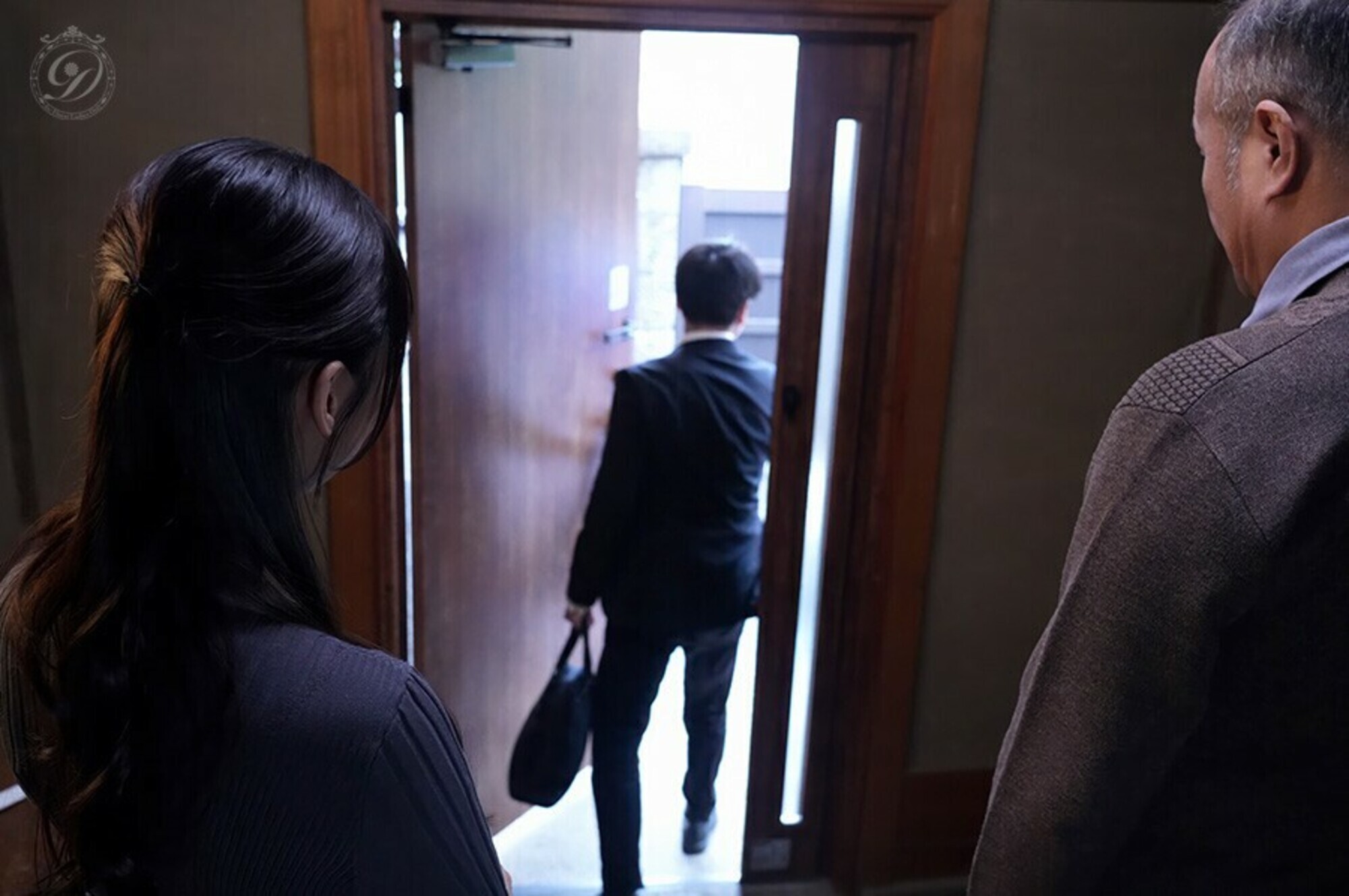 「与田りんの巨乳が揺れる濃厚中出しセックス!夫の留守中に繰り広げられる背徳プレイ」のサムネイル