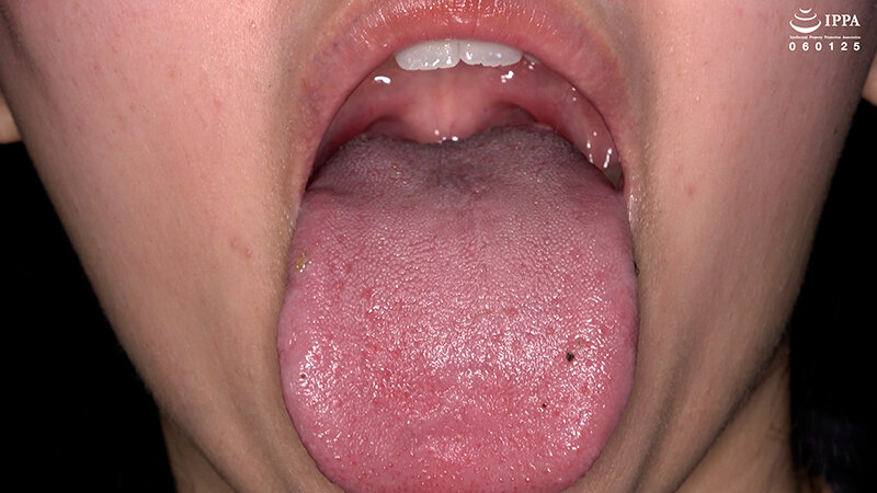 「【加護まり】口内・歯・のどちんこ観察＆咀嚼プレイ【フェチ動画】激レア巨大女作品」のサンプル画像9枚目