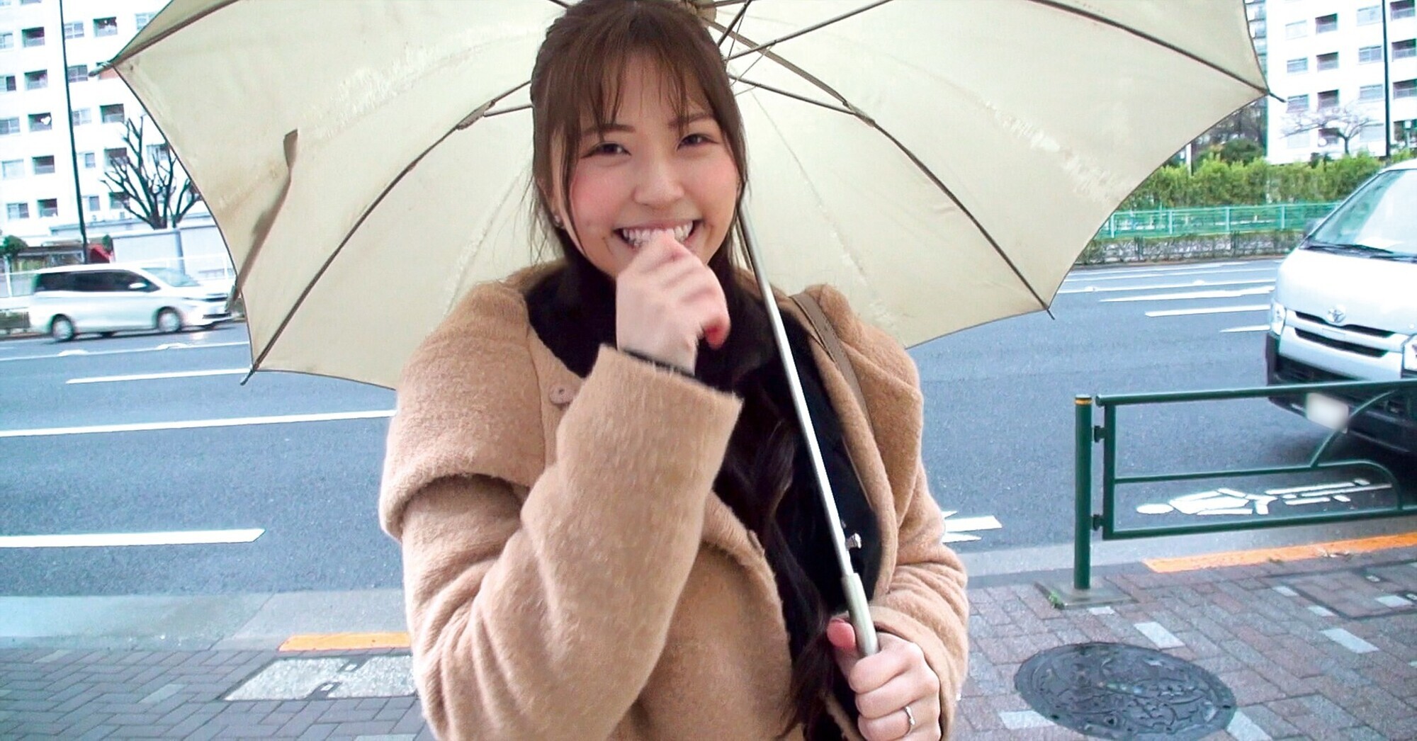 「街角で見かけた巨乳奥さん」のサンプル画像2枚目