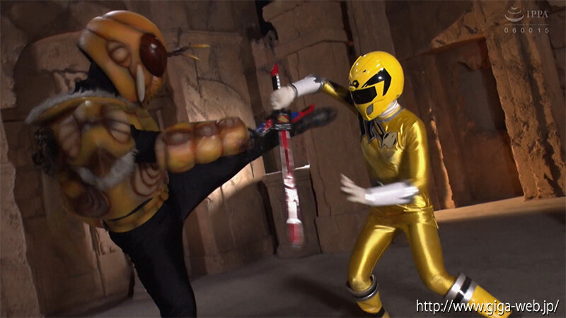 「泉りおんが女戦士に変身！ヒロインピンチで絶体絶命の戦隊バトルアクション」のサンプル画像12枚目