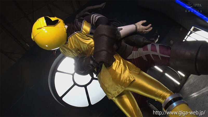 「泉りおんが女戦士に変身！ヒロインピンチで絶体絶命の戦隊バトルアクション」のサンプル画像17枚目