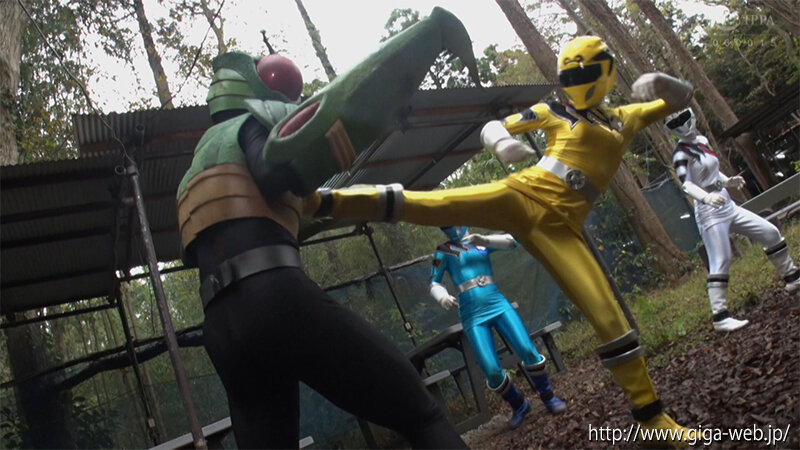 「泉りおんが女戦士に変身！ヒロインピンチで絶体絶命の戦隊バトルアクション」のサンプル画像7枚目