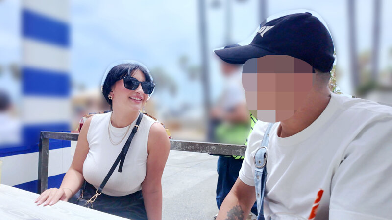 「【白人女優】超乳アパレル店員が逆ナンパ！USA産爆乳素人との中出しドキュメント」のサンプル画像2枚目