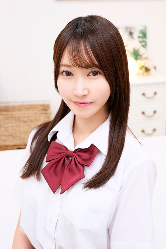 「依本しおりが学生服姿で中出し体験！ナンパ企画で激しいクンニに挑戦する素人娘の本気イキ」のサンプル画像1枚目