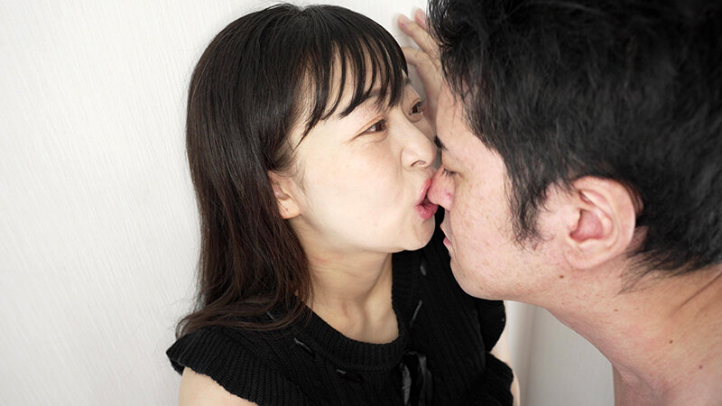 「【原美織】素人お姉さんをナンパ!唾液たっぷり口臭チェックで密着個人撮影」のサンプル画像6枚目