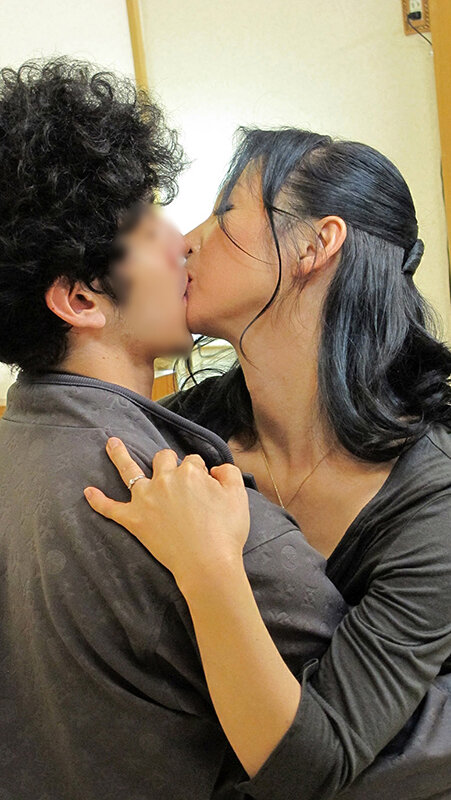 「【熟女】巨乳人妻が息子と禁断の関係に溺れる中出しドラマ8編【フェラ・オナニー4時間】」のサンプル画像8枚目