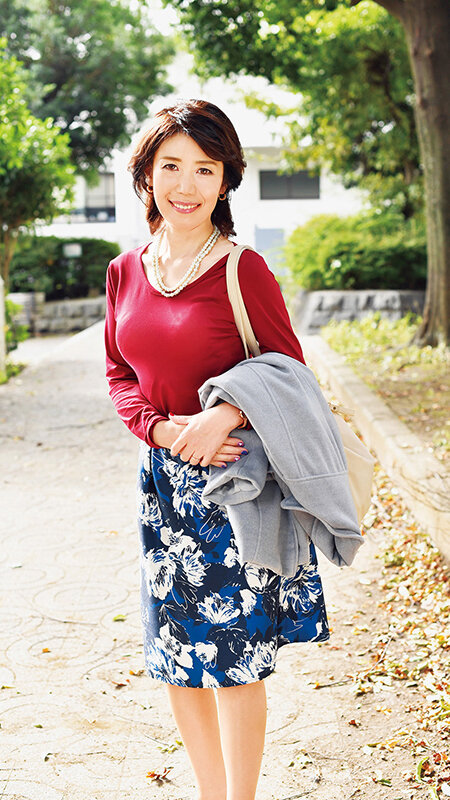 「還暦熟女の濃厚プレイ集|巨乳人妻が魅せるバイブオナニー・3P中出し240分」のサンプル画像17枚目