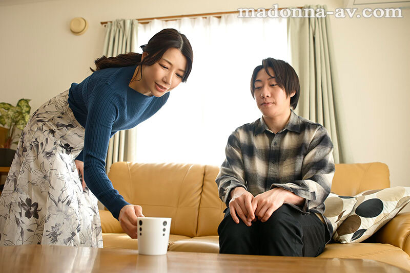 「加藤あやの 熟女お母さんが童貞息子にフェラ奉仕!人妻の優しい舐め技で筆おろし」のサムネイル