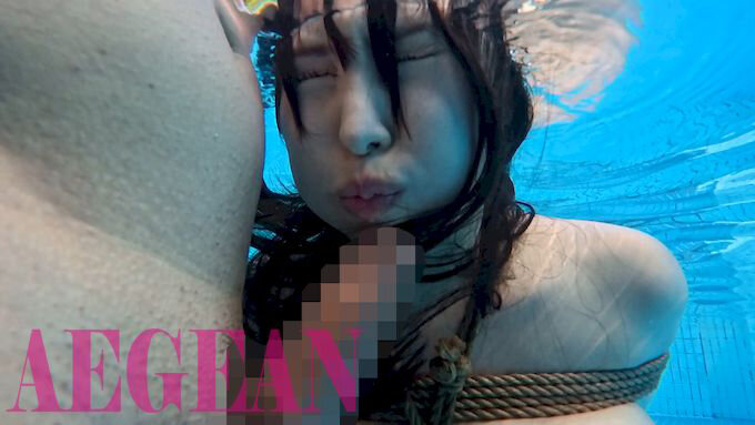 「広瀬美結が野外露出で緊縛プレイに挑戦!巨乳美女の羞恥くすぐり責め体験」のサンプル画像15枚目