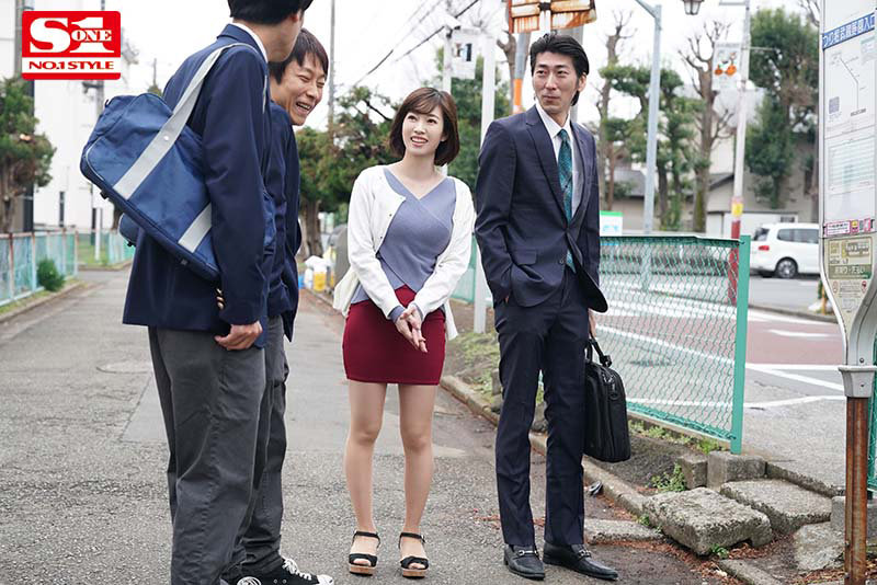 「奥田咲のパイズリ&イラマチオが凄い!巨乳人妻が男たちに責められる濃厚プレイ作品」のサムネイル