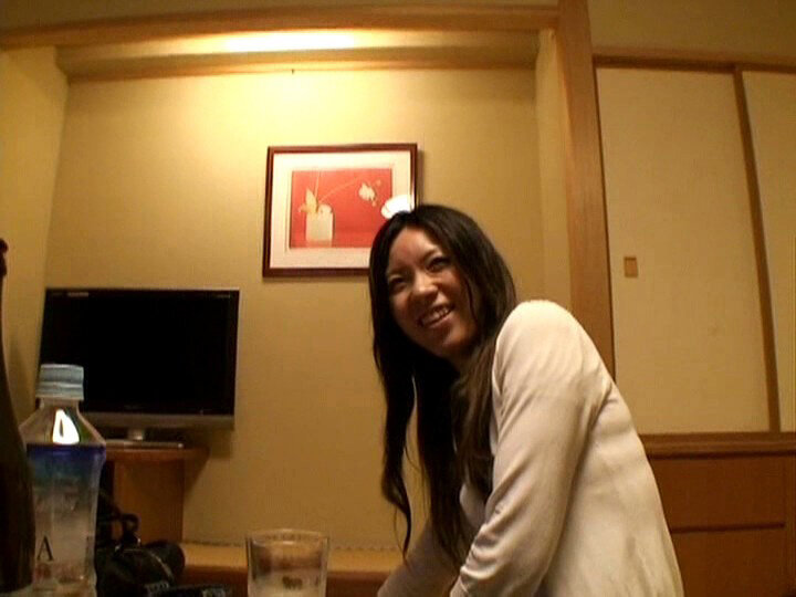 「【人妻・主婦】美人妻の不倫温泉旅行で乱交プレイ!禁断の湯恋ドラマ【AIリマスター版】」のサンプル画像4枚目