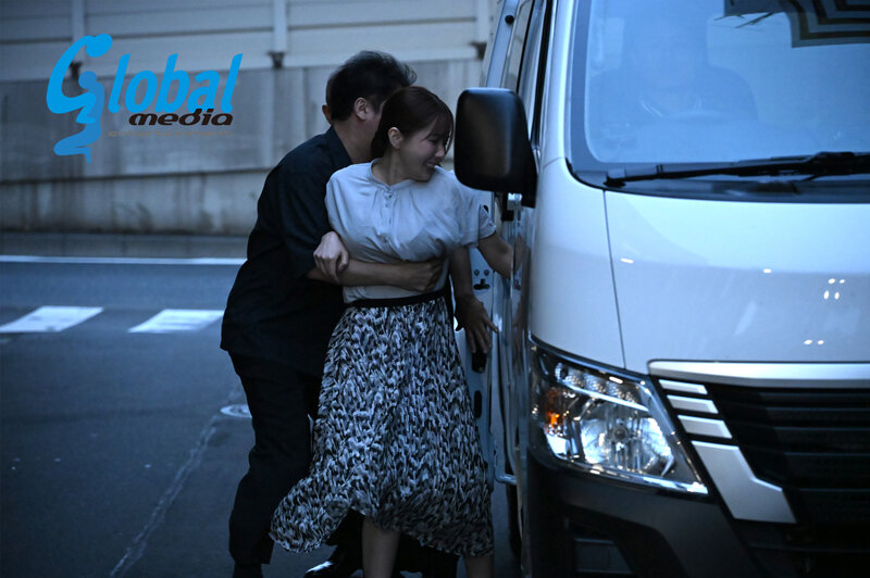 「波多野結衣が魅せる拘束×辱めプレイ！借金妻の衝撃ドラマ作品【人妻AV】」のサンプル画像8枚目