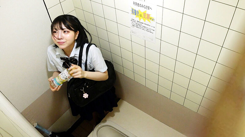 「素人女子校生の下校中オナニー流出動画|パンチラ・局部アップで発情期の恥ずかしい姿を激写」のサンプル画像13枚目