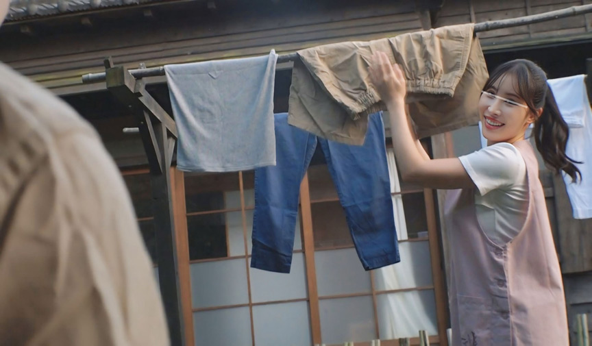 「過疎化に悩む某県のとある村が新たに自治体支援制度を導入！移住者にはもれなく日替わりお手伝いさんが提供される！？」のサンプル画像2枚目