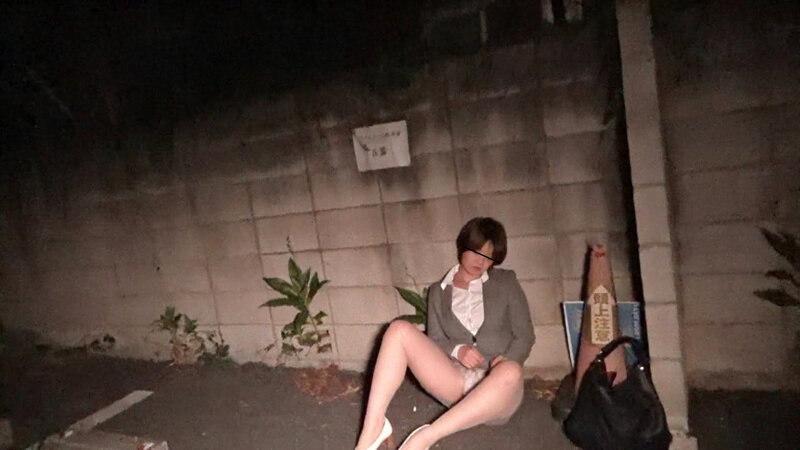 「【素人OL】職業別リアル映像流出！羞恥プレイで中出しされる25名の職場女性たち」のサンプル画像12枚目