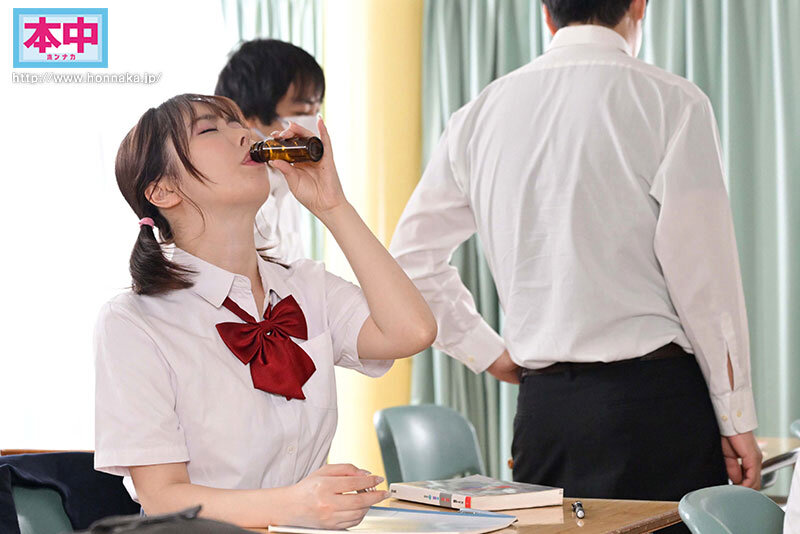「小栗操 制服女子校生が中出しでアクメ絶頂!美少女JKの快感オーガズム体験」のサムネイル