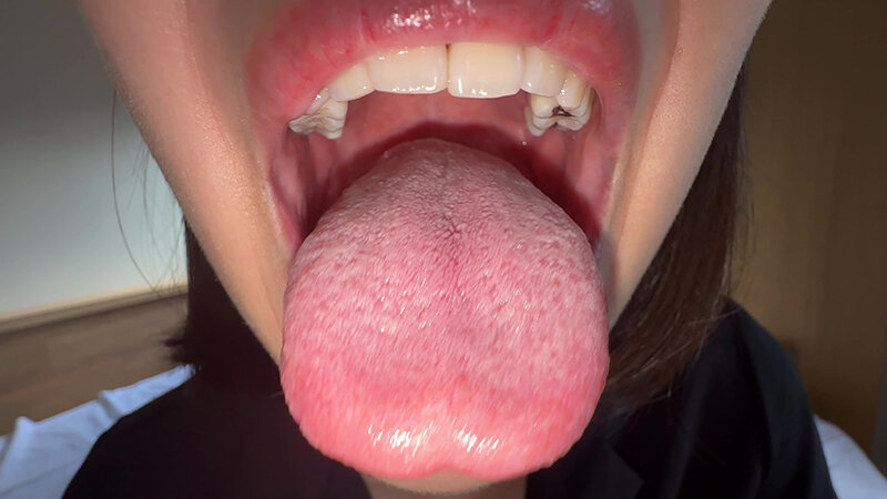 「【湊波流】素人お姉さんをナンパ!舌ブラシで汚舌苔採取する個人撮影動画」のサンプル画像4枚目