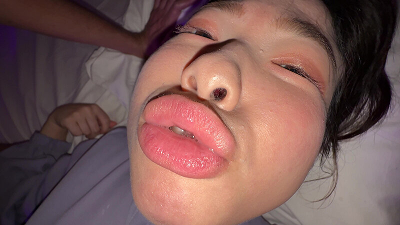 「【谷田かりな】素人お姉さんをナンパしてディープキス!濃厚キス好き必見の個人撮影動画」のサンプル画像12枚目