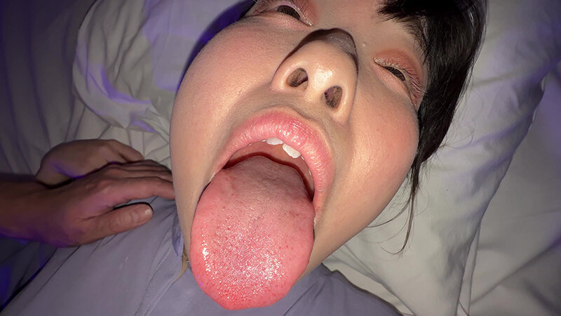 「【谷田かりな】素人お姉さんをナンパしてディープキス!濃厚キス好き必見の個人撮影動画」のサンプル画像2枚目