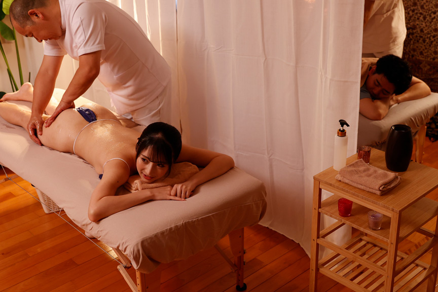 「小野坂ゆいか・鈴木真夕・月野かすみ｜熟女人妻がマッサージで感じる密室エステ体験」のサムネイル