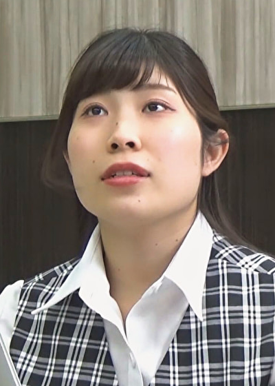 「受付嬢を狙う男の凶行！カウンターの下から愛撫され感じ始める受付嬢の喘ぎ声！」のサムネイル