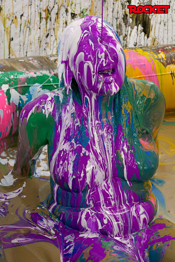 「幾野まち・赤城穂波ら4人がウェット&メッシー体験!どろんこプールで濡れ場バラエティ企画」のサンプル画像19枚目