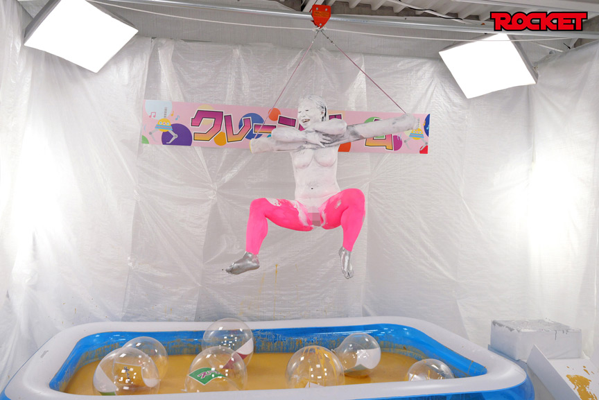 「幾野まち・赤城穂波ら4人がウェット&メッシー体験!どろんこプールで濡れ場バラエティ企画」のサンプル画像3枚目