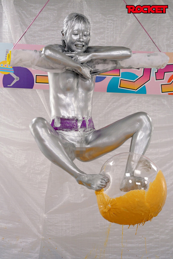 「幾野まち・赤城穂波ら4人がウェット&メッシー体験!どろんこプールで濡れ場バラエティ企画」のサンプル画像5枚目