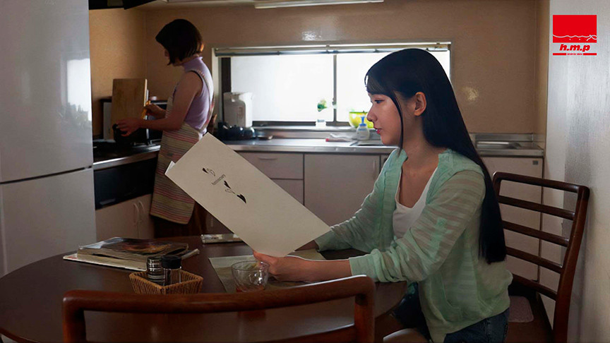 「宮西ひかる 近親相姦 家族旅行で浴衣姿の姉と禁断の一夜を過ごす濃密セックス動画」のサムネイル