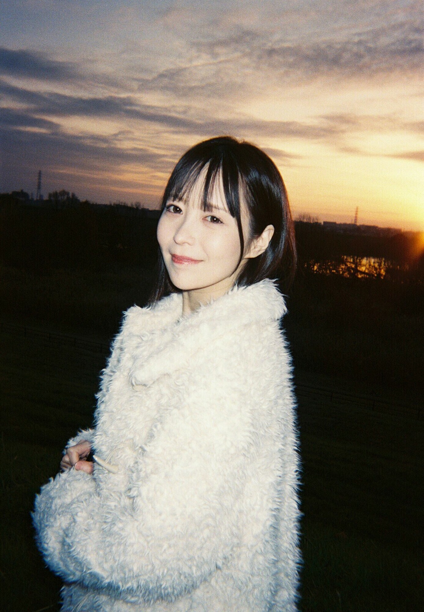 「「精子が出るところも中に出されるところも感じたい・・・」パイパン美少女セフレ天馬ゆいと真正半外半中出しデート」のサムネイル