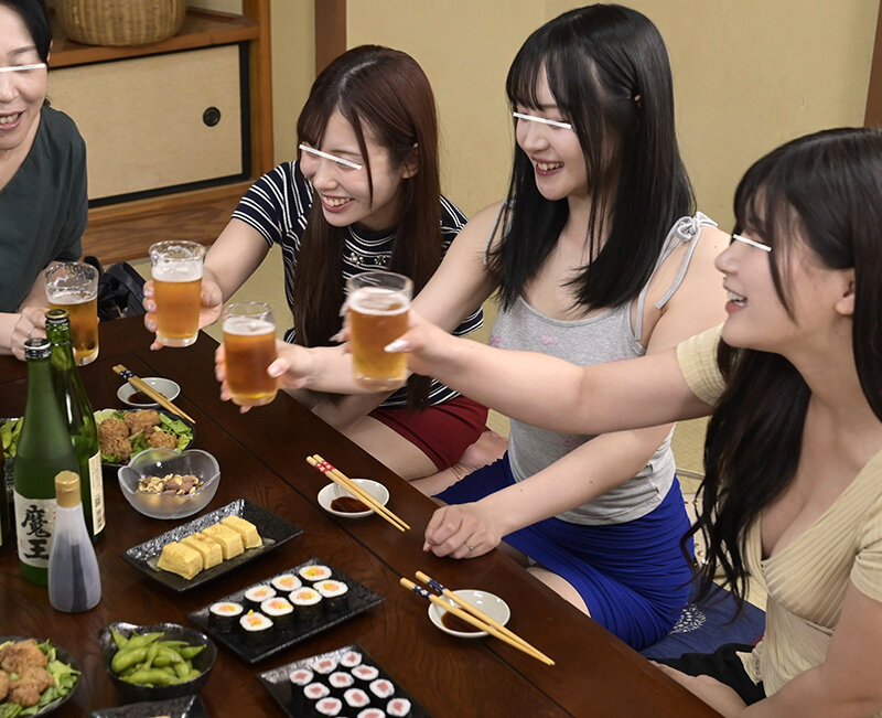 「【人妻NTR】同窓会で再会した美人妻と禁断の不倫セックス!旦那の留守中に自宅で浮気する興奮映像」のサンプル画像13枚目