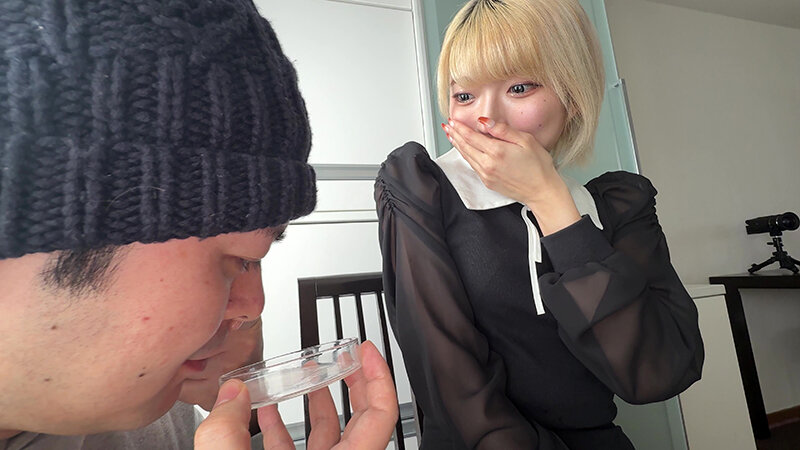 「【安堂はるの】素人お姉さんをナンパ!個人撮影で魅せる舌ブラシ汚舌苔採取の衝撃映像」のサンプル画像20枚目