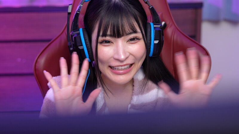 「胡桃さくらが魅せる巨乳×美尻フェチ全開の洗脳プレイ！路上配信で過激展開」のサムネイル